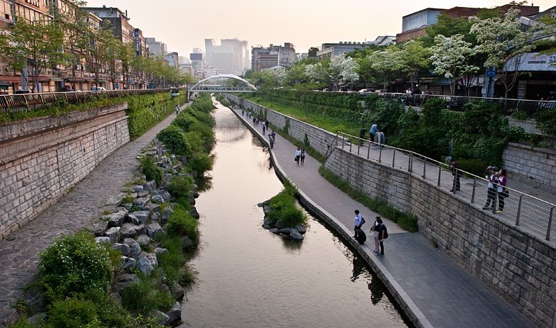 https://www.izbilir.com/uploads/images/2018/07/seul-cheonggyecheon-kanali-72394032.jpg