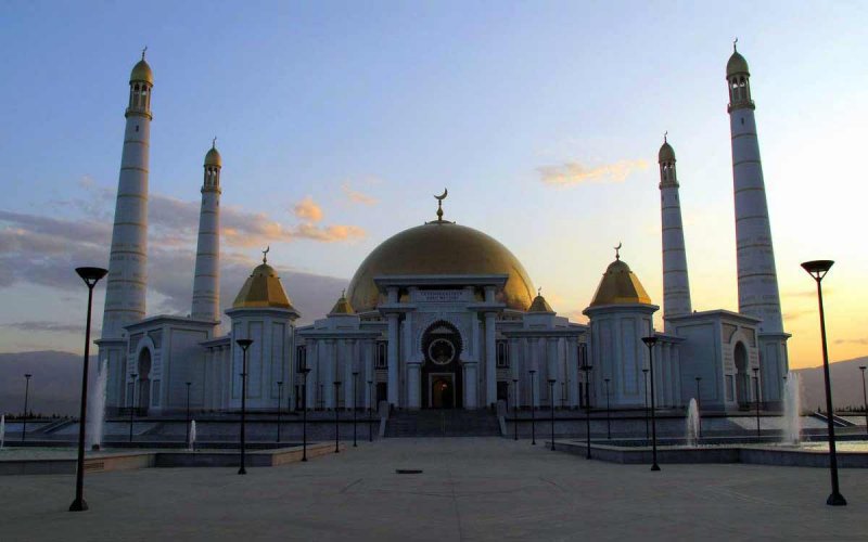 https://www.izbilir.com/uploads/images/2018/07/turkmenistan-turkmenbasi-ruhi-camii-45209169.jpg