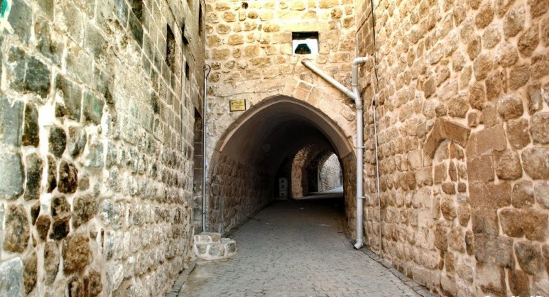 https://www.izbilir.com/uploads/images/2018/08/mardin-sokaklari-61487899.jpg