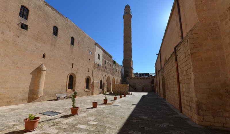 https://www.izbilir.com/uploads/images/2018/08/mardin-ulu-cami-60950796.jpg