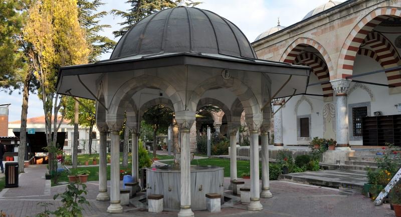 https://www.izbilir.com/uploads/images/2018/10/kursunlu-camii-sadirvan-62811042.jpg